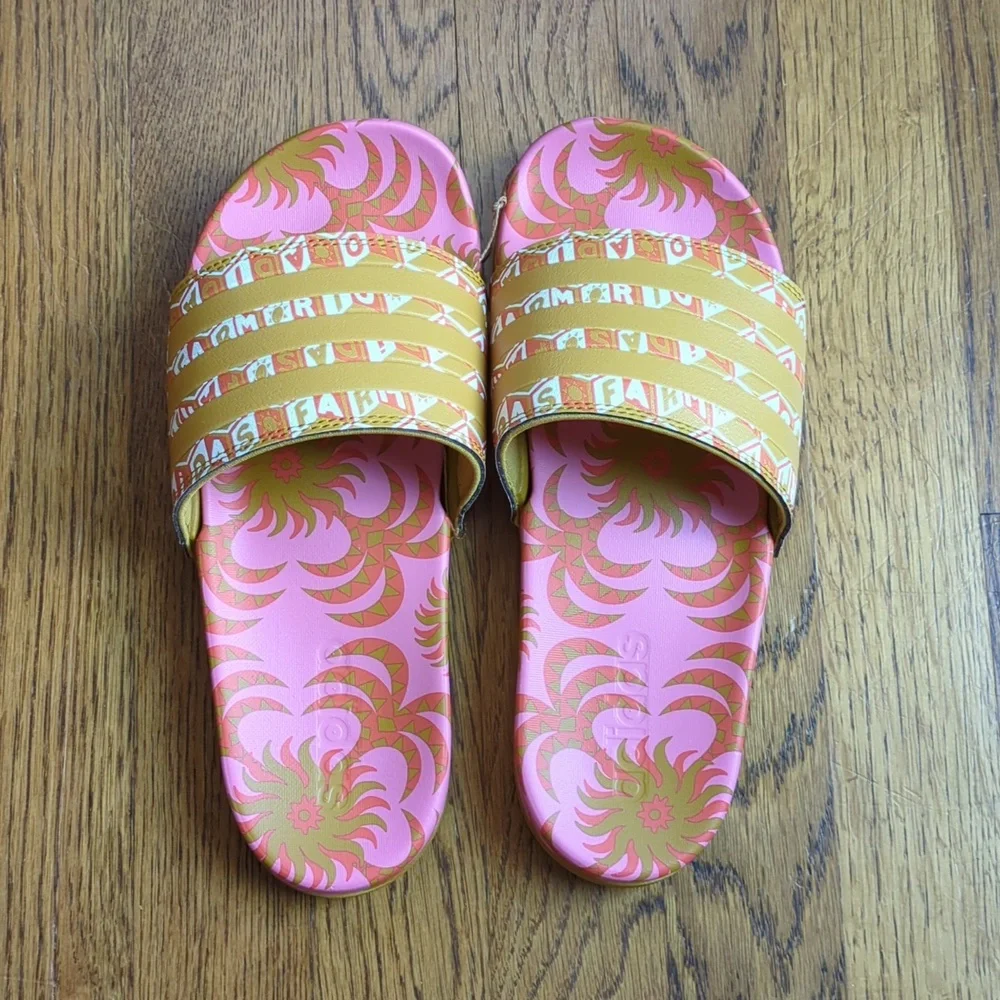 NIB FARM Rio Logo Slide Sandals Adidas Collab Womens Size 6 Pink Abstract Floral